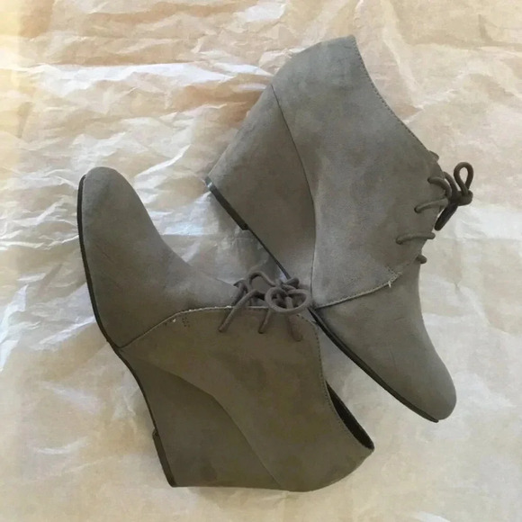 Expressions Marvinmush Mushroom suede  wedge ankle bootie Size 10 - Picture 3 of 9